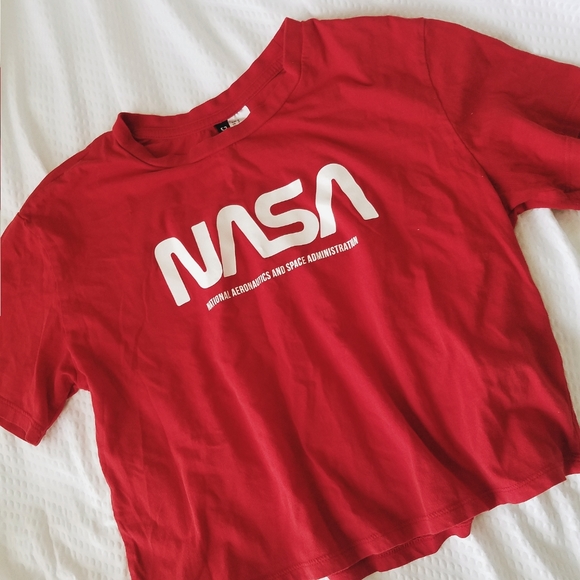 H&M Tops - H&M Crop Tee